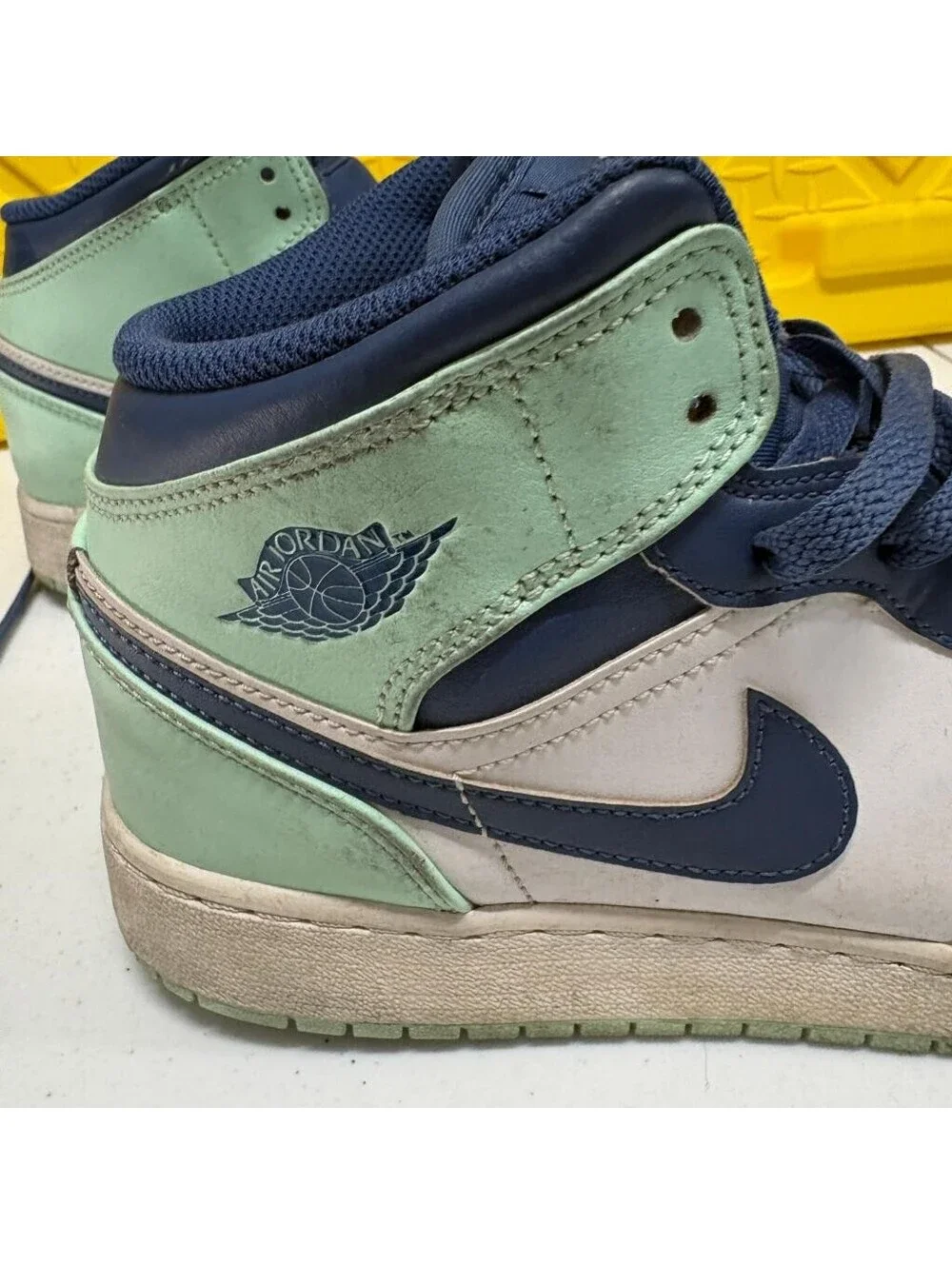 Nike Air Jordan 1 Mid GS Mystic Navy Mint Foam 554725-413 Size 6.5Y Sneakers